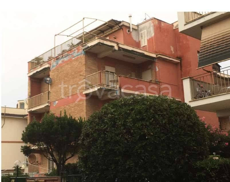 appartamento in vendita ad Ardea in zona Marina di Ardea