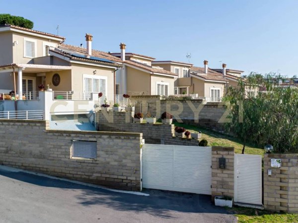 casa indipendente in vendita ad Ardea in zona Nuova California