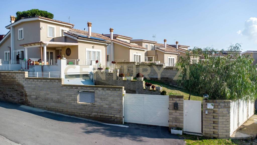 casa indipendente in vendita ad Ardea in zona Nuova California