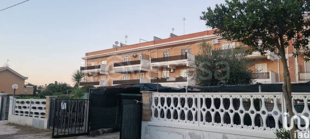 appartamento in vendita ad Ardea in zona Lido dei Pini