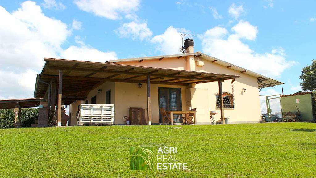 casa indipendente in vendita ad Ardea in zona Montagnano