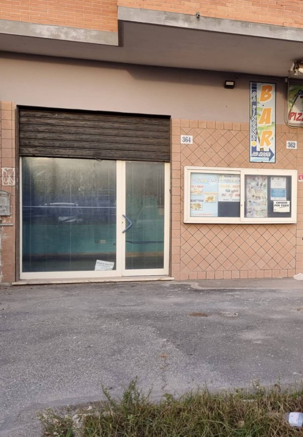 locale commerciale in vendita ad Ardea in zona Marina di Ardea