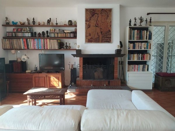 casa indipendente in vendita ad Ardea in zona Marina di Ardea