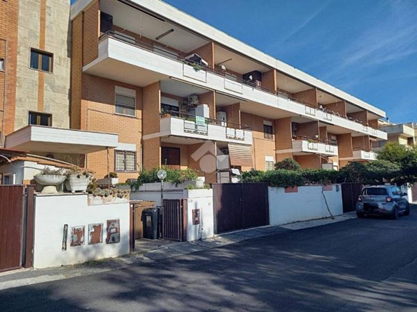 appartamento in vendita ad Ardea in zona Marina di Ardea