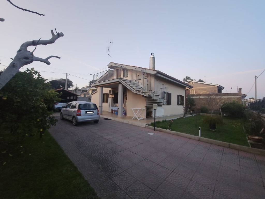 casa indipendente in vendita ad Ardea in zona Banditella