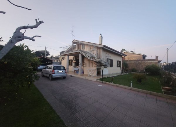 casa indipendente in vendita ad Ardea in zona Banditella