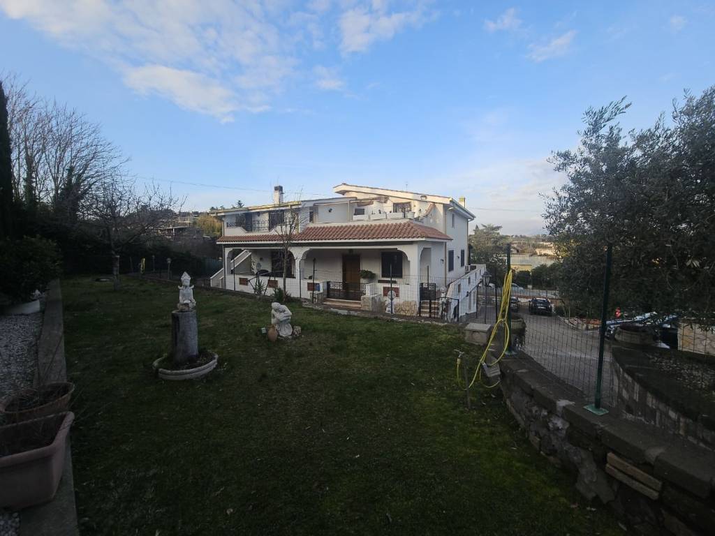 casa indipendente in vendita ad Ardea in zona Castagnetta