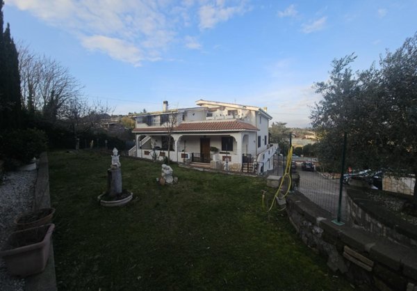 casa indipendente in vendita ad Ardea in zona Castagnetta