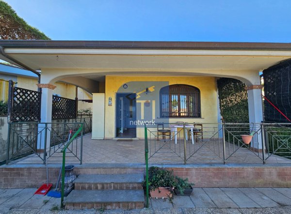 casa indipendente in vendita ad Ardea in zona Lido dei Pini