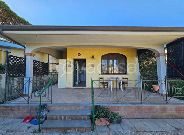 casa indipendente in vendita ad Ardea in zona Lido dei Pini