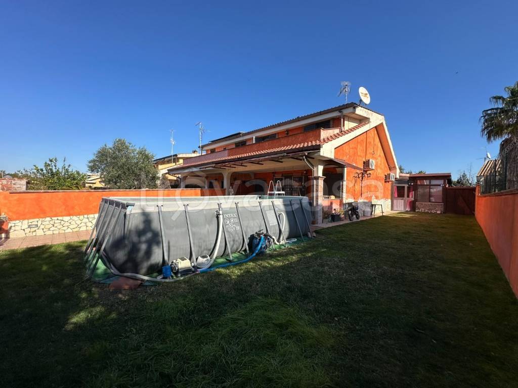 casa indipendente in vendita ad Ardea in zona Marina di Ardea