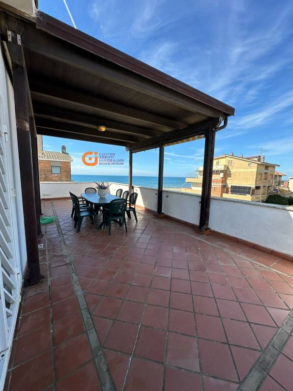 appartamento in vendita ad Ardea in zona Marina di Ardea