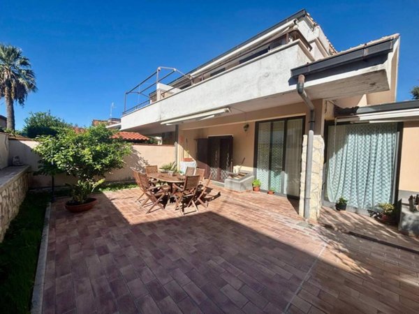 casa indipendente in vendita ad Ardea in zona Banditella