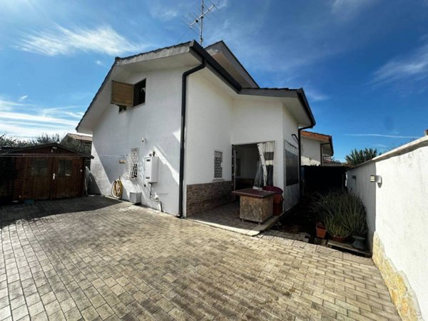 casa indipendente in vendita ad Ardea in zona Nuova Florida