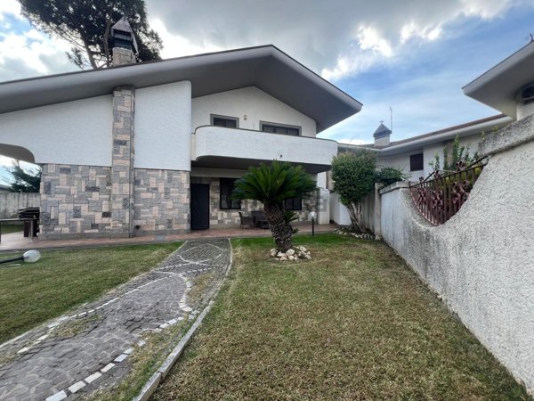 casa indipendente in vendita ad Ardea