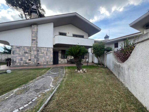 casa indipendente in vendita ad Ardea in zona Nuova California