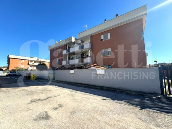 appartamento in vendita ad Ardea in zona Marina di Ardea