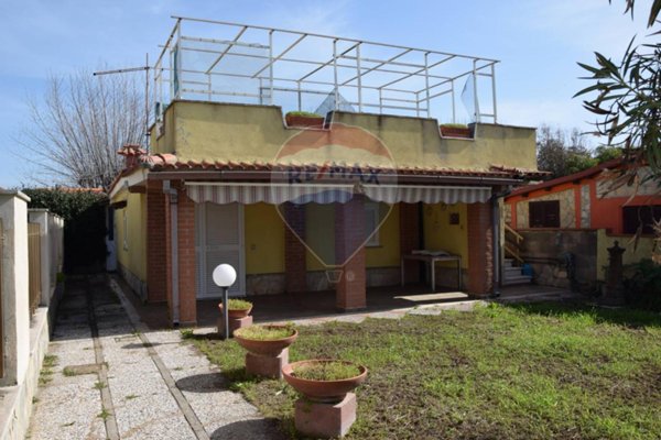 casa indipendente in vendita ad Ardea in zona Colle Romito