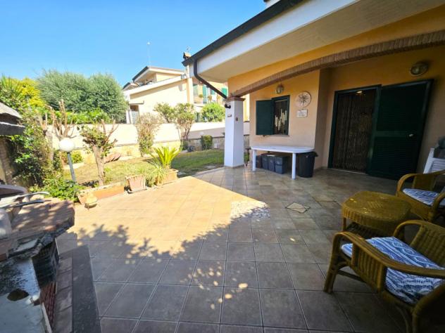 casa indipendente in vendita ad Ardea in zona Colle Romito