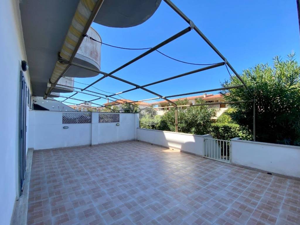 appartamento in vendita ad Ardea in zona Marina di Ardea