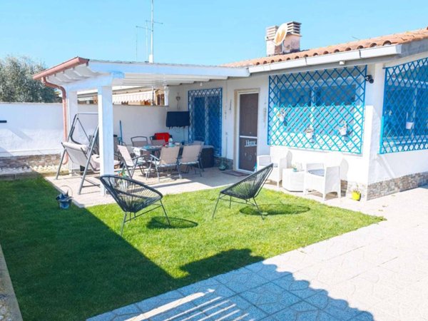 casa indipendente in vendita ad Ardea in zona Colle Romito