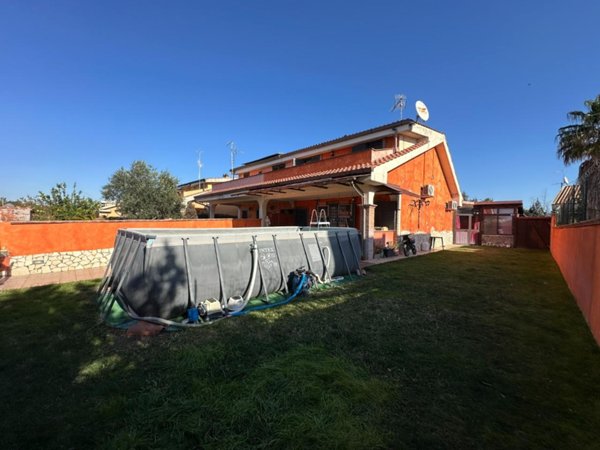 casa indipendente in vendita ad Ardea in zona Marina di Ardea