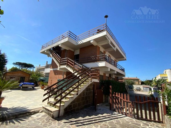 appartamento in vendita ad Ardea in zona Marina di Ardea