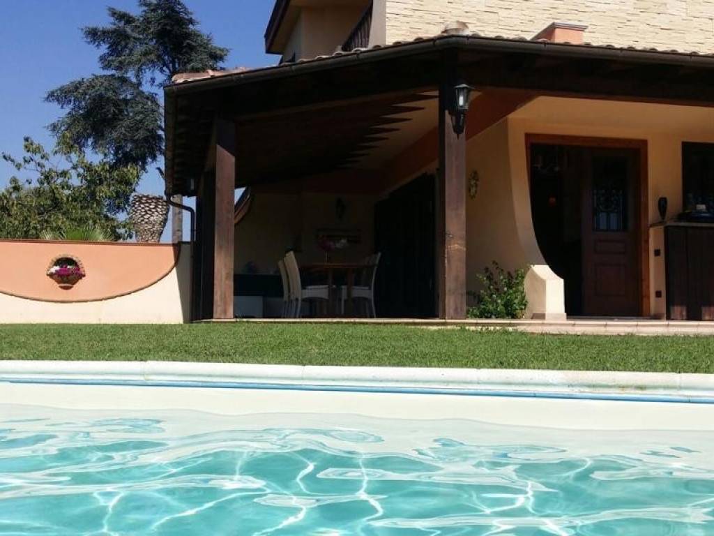 casa indipendente in vendita ad Ardea in zona Colle Romito