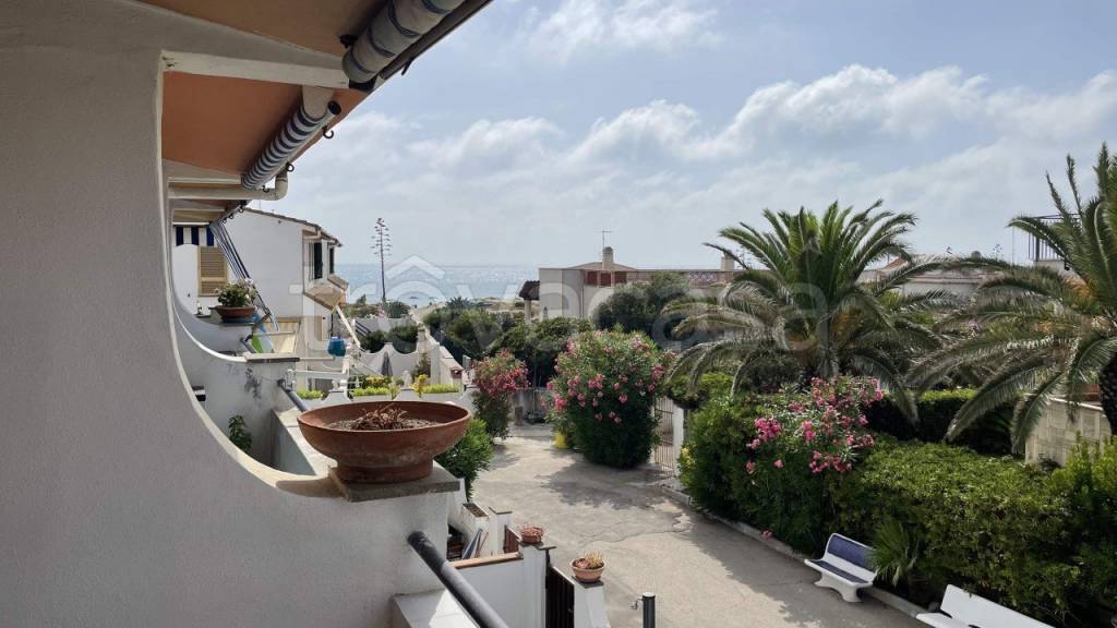 appartamento in vendita ad Ardea in zona Marina di Ardea