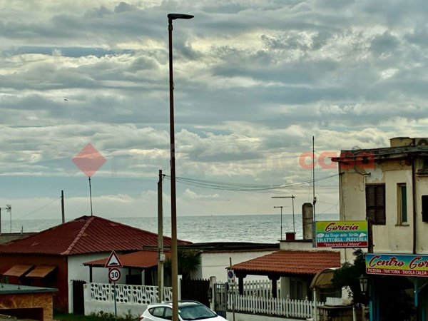 appartamento in vendita ad Ardea in zona Marina di Ardea