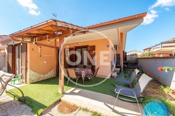 casa indipendente in vendita ad Ardea in zona Colle Romito