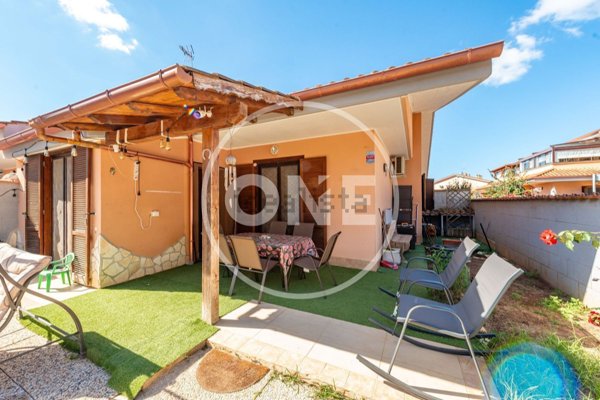 casa indipendente in vendita ad Ardea in zona Colle Romito