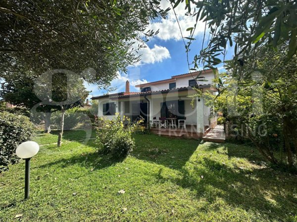 casa indipendente in vendita ad Ardea in zona Nuova Florida