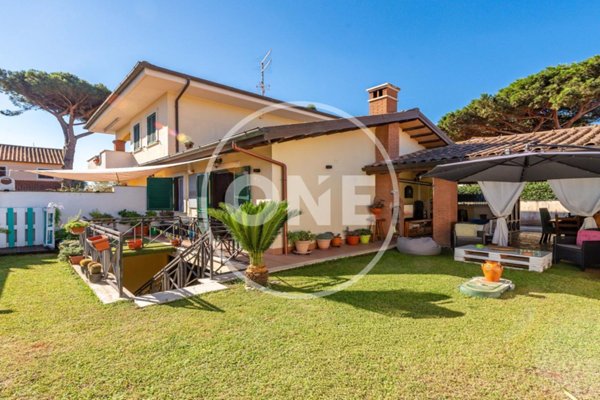 casa indipendente in vendita ad Ardea in zona Colle Romito