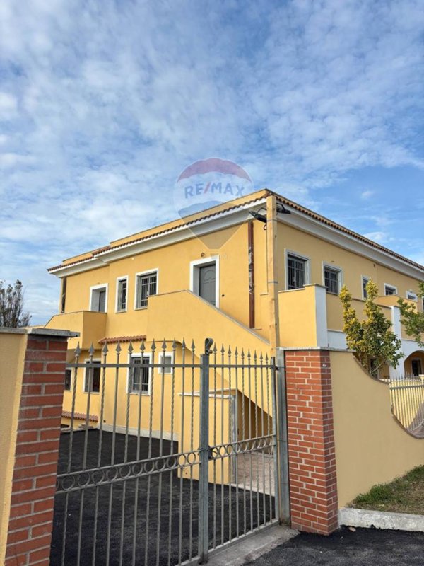 appartamento in vendita ad Ardea in zona Marina di Ardea