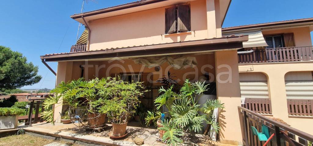 casa indipendente in vendita ad Ardea in zona Montagnano