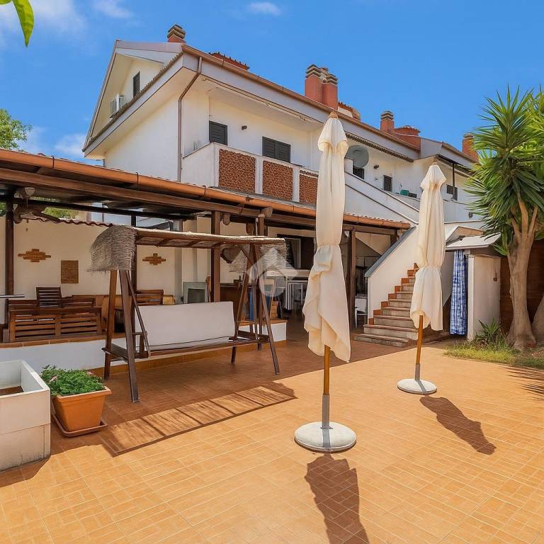 appartamento in vendita ad Ardea in zona Colle Romito