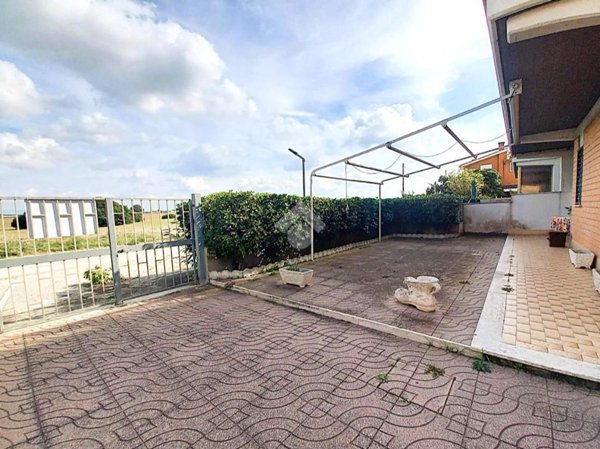 appartamento in vendita ad Ardea in zona Marina di Ardea