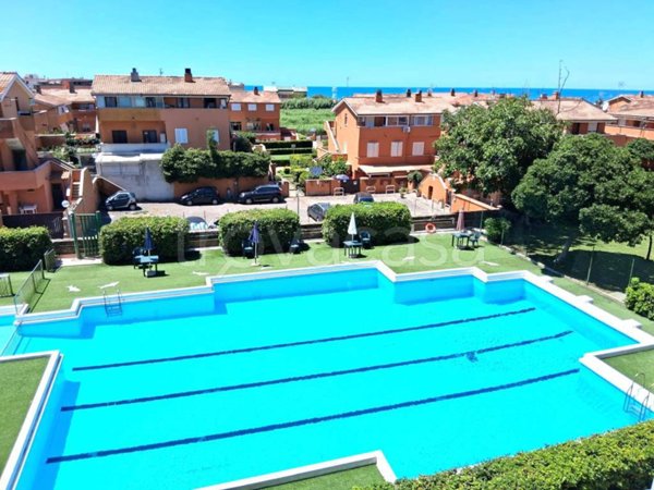 appartamento in vendita ad Ardea in zona Marina di Ardea