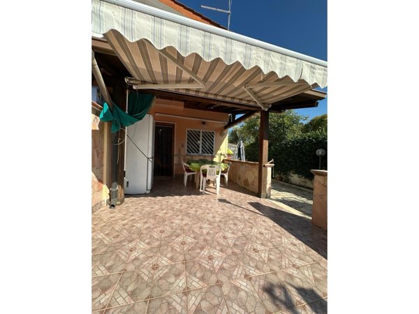 appartamento in vendita ad Ardea in zona Marina di Ardea