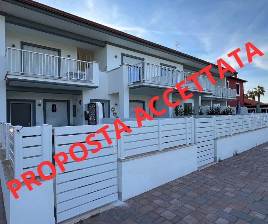 appartamento in vendita ad Ardea in zona Marina di Ardea