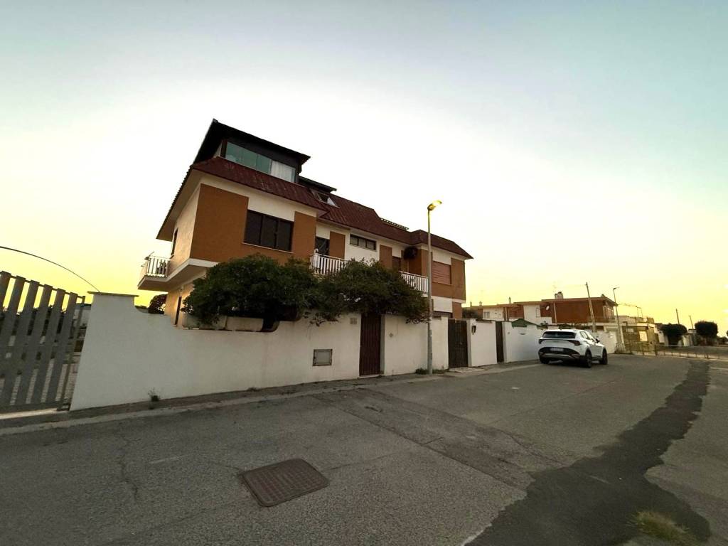 appartamento in vendita ad Ardea in zona Marina di Ardea