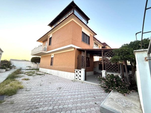 appartamento in vendita ad Ardea in zona Marina di Ardea