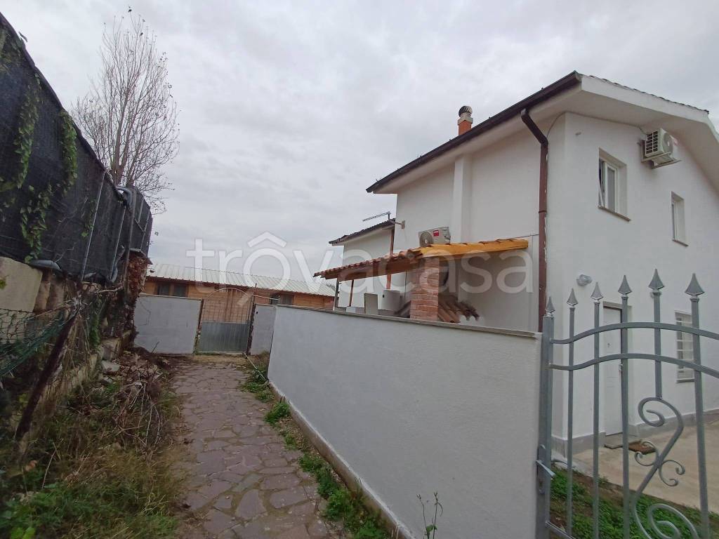 casa indipendente in vendita ad Ardea in zona Nuova California