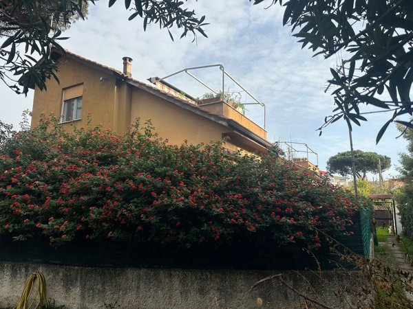 appartamento in vendita ad Ardea in zona Lido dei Pini