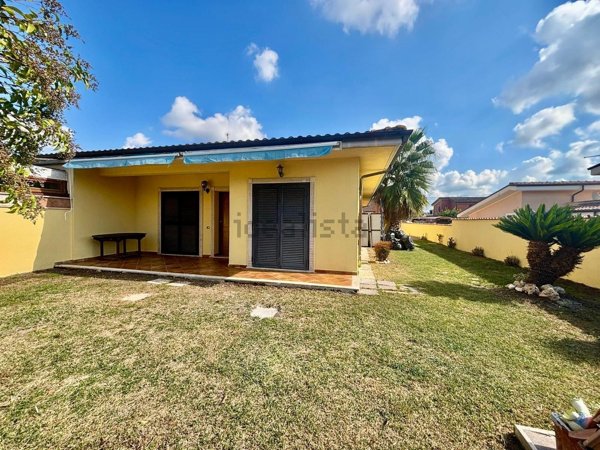 casa indipendente in vendita ad Ardea in zona Marina di Ardea