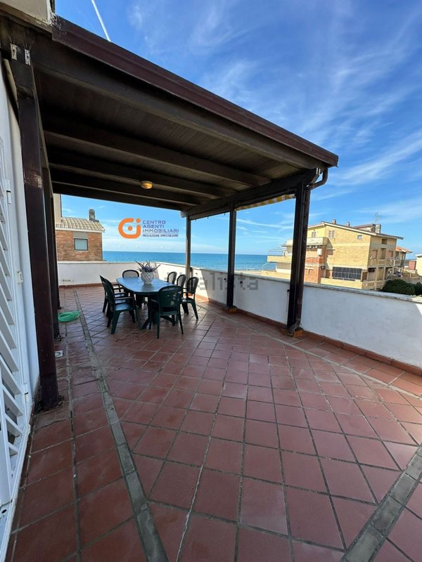 appartamento in vendita ad Ardea in zona Marina di Ardea