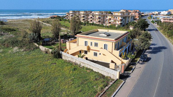 appartamento in vendita ad Ardea in zona Marina di Ardea