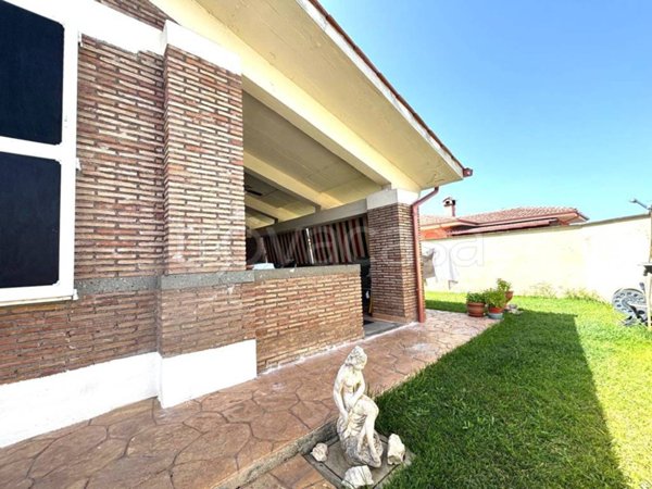 casa indipendente in vendita ad Ardea in zona Marina di Ardea