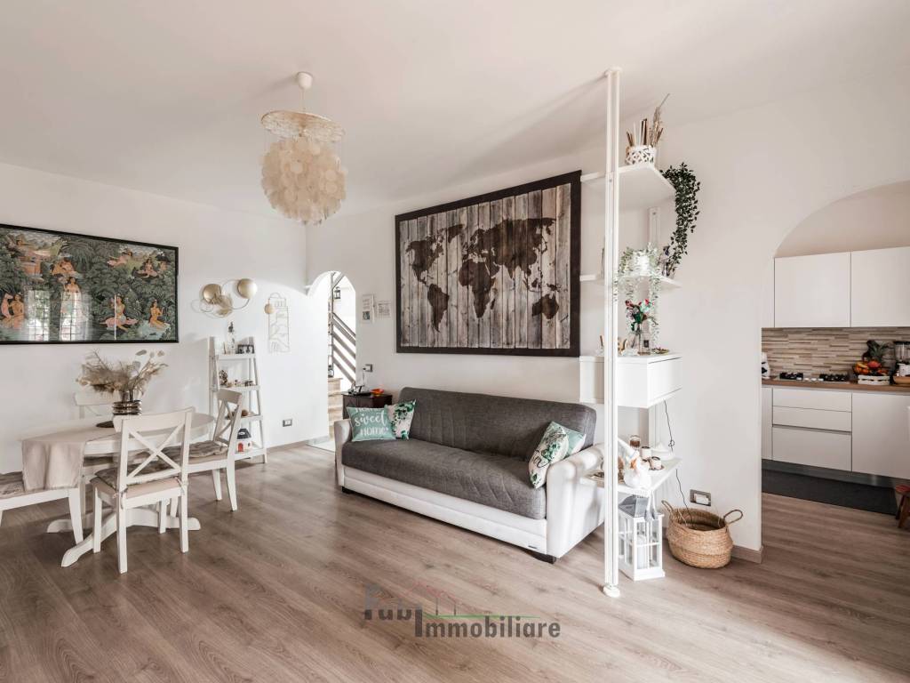 casa indipendente in vendita ad Ardea in zona Colle Romito